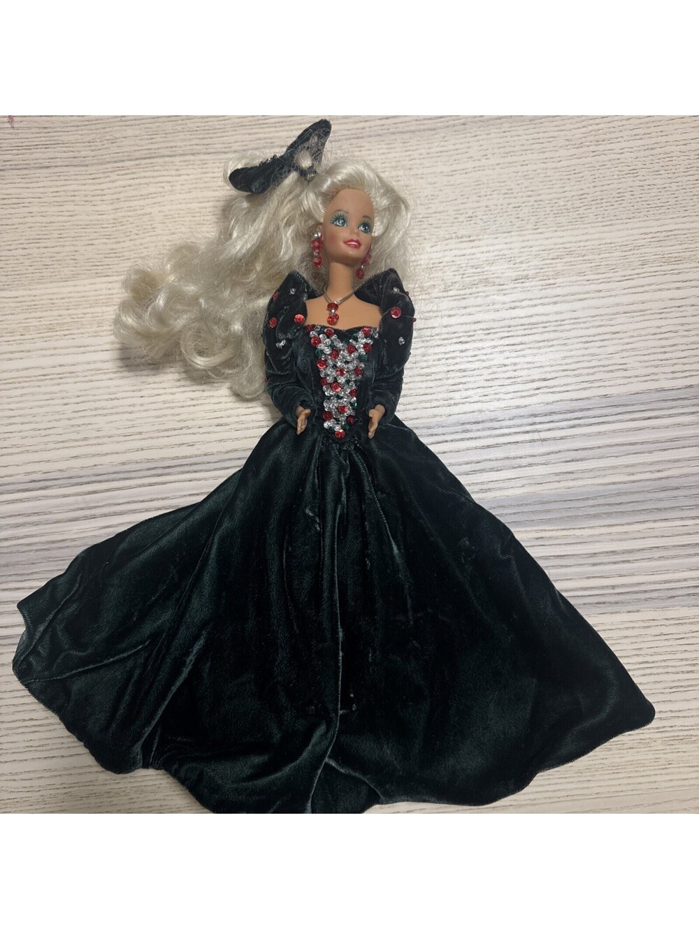 Vtg 1991 Holiday Barbie Doll Green Eyes Green Velvet Dress With Jewelry